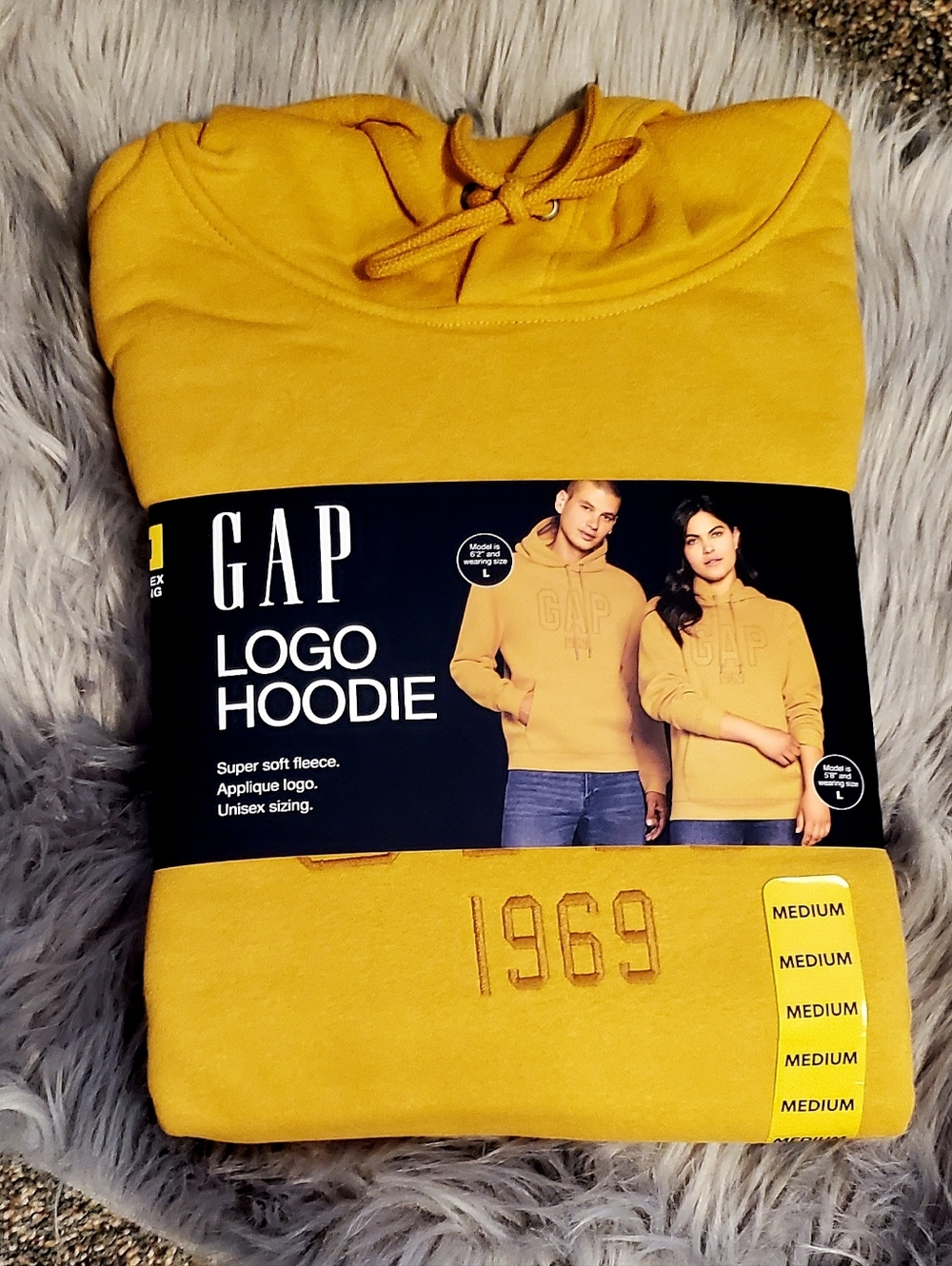 Gap Logo Sweatshirt Hoodie Adult Unisex Medium Golden Color.